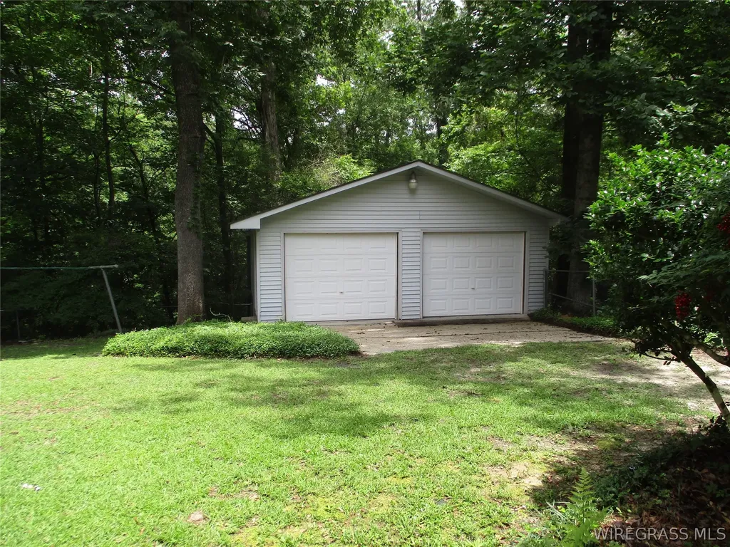 173 Pinecrest Drive Ozark AL 36360