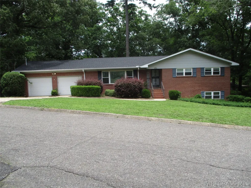 173 Pinecrest Drive Ozark AL 36360