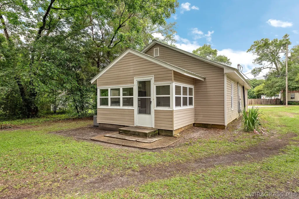 306 N Cherokee Street Geneva AL 36340