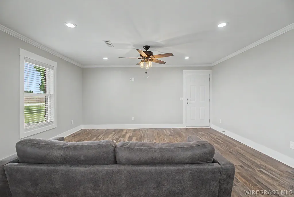 402 Cable Street Headland AL 36345