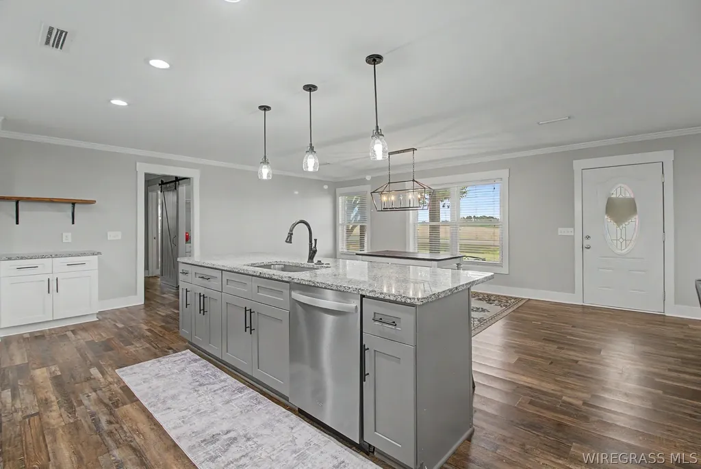 402 Cable Street Headland AL 36345