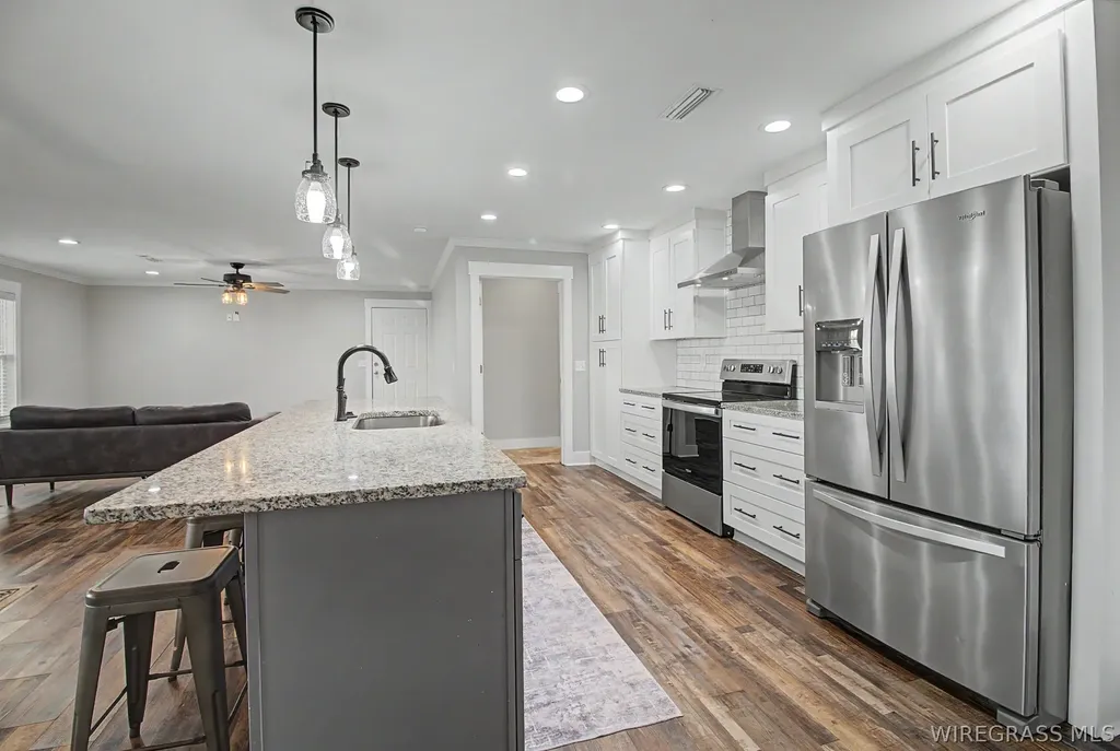 402 Cable Street Headland AL 36345