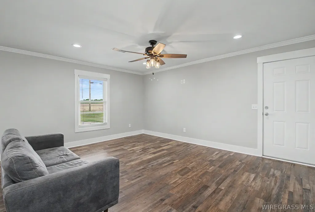 402 Cable Street Headland AL 36345