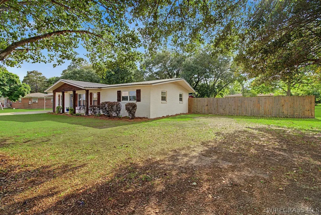 402 Cable Street Headland AL 36345