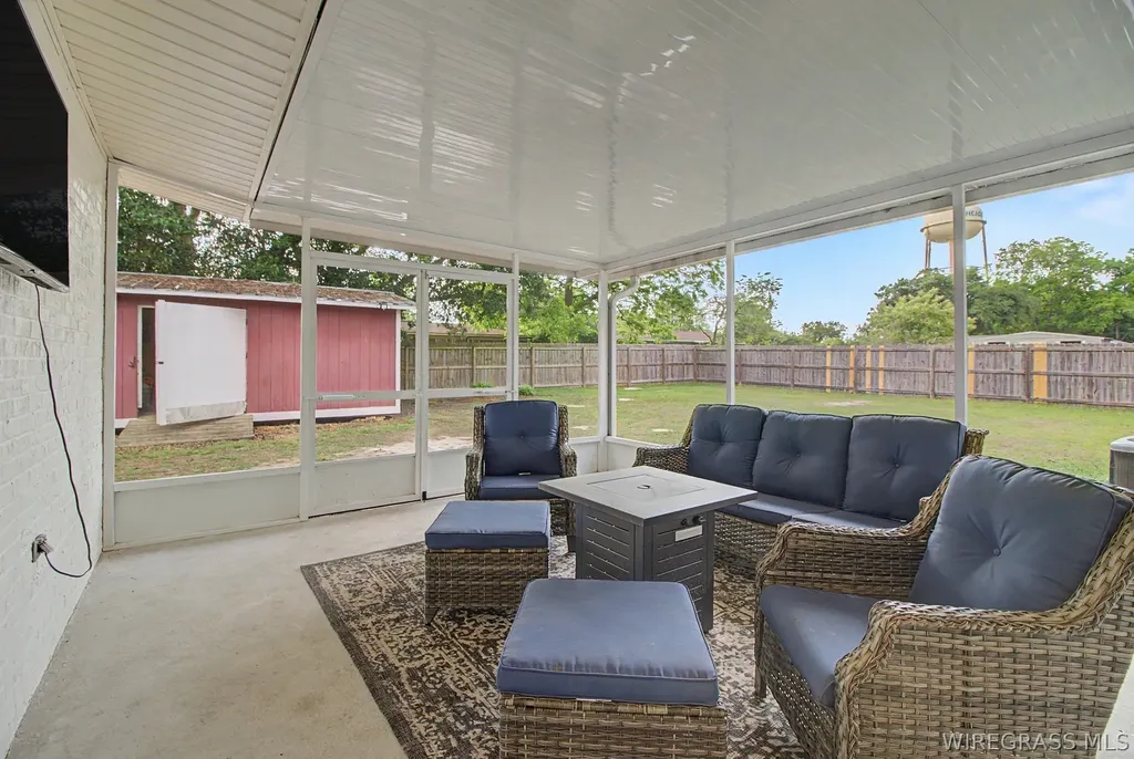 402 Cable Street Headland AL 36345