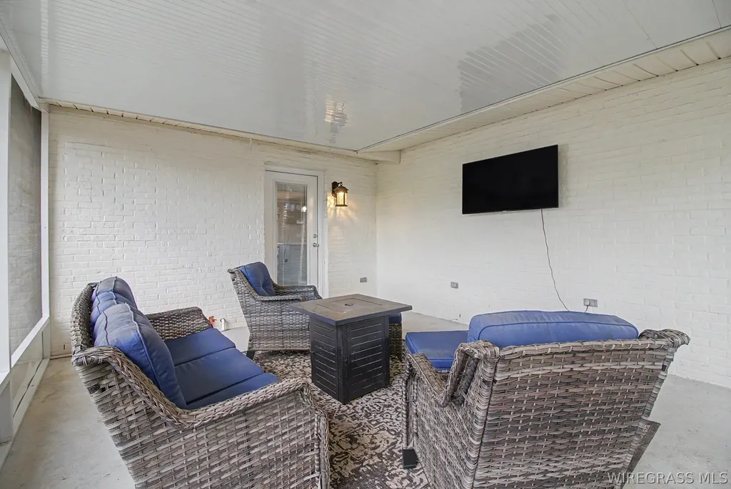 402 Cable Street Headland AL 36345
