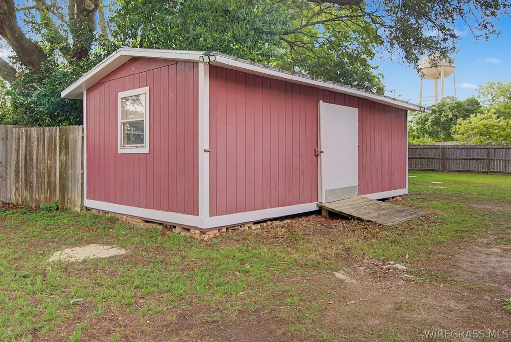 402 Cable Street Headland AL 36345