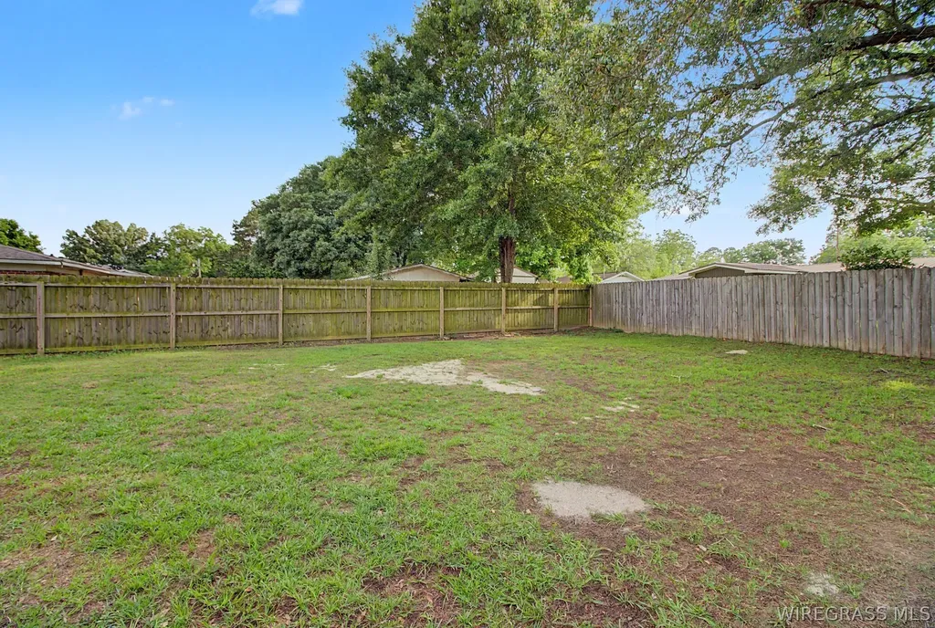 402 Cable Street Headland AL 36345