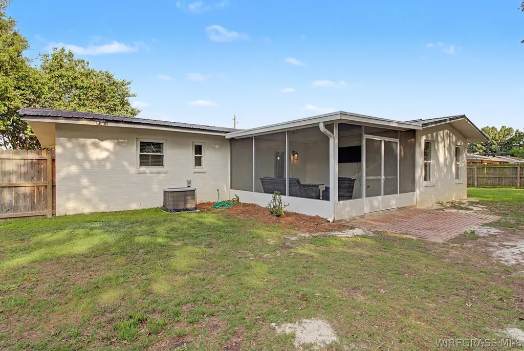 402 Cable Street Headland AL 36345