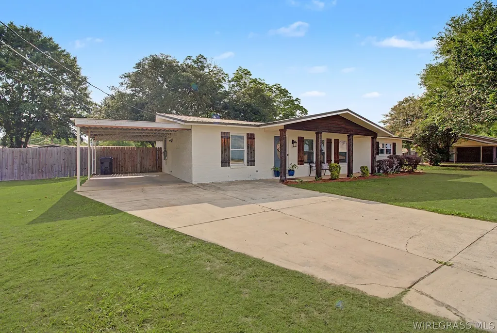 402 Cable Street Headland AL 36345