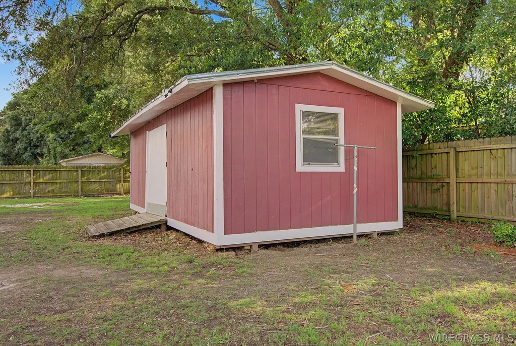402 Cable Street Headland AL 36345