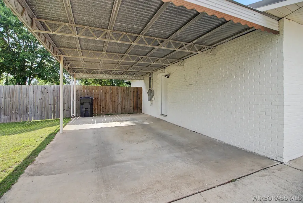 402 Cable Street Headland AL 36345
