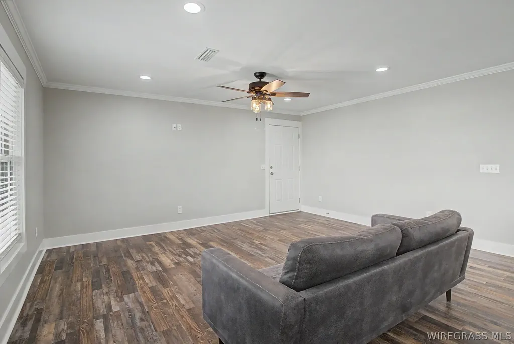402 Cable Street Headland AL 36345