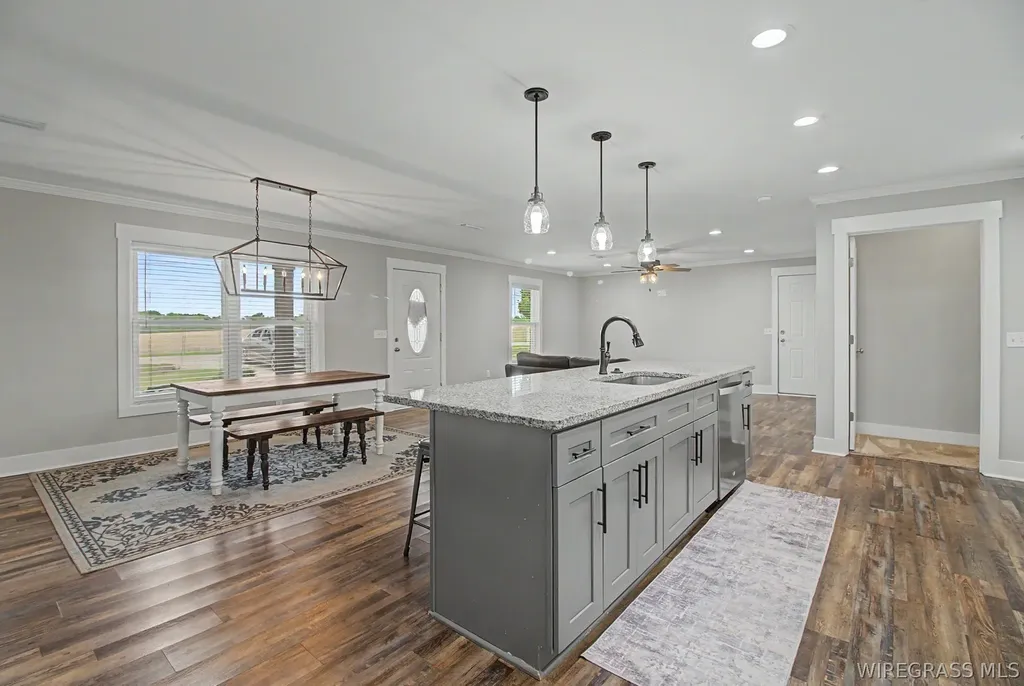 402 Cable Street Headland AL 36345