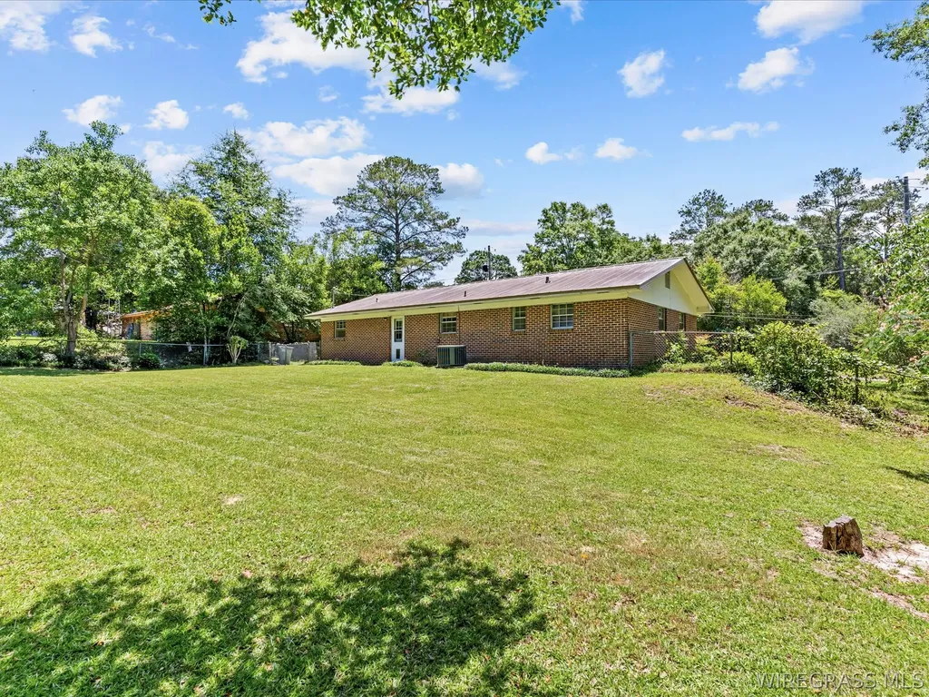 141 Honeysuckle Lane Ozark AL 36360