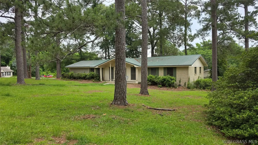 29 Woodland Court Daleville AL 36322