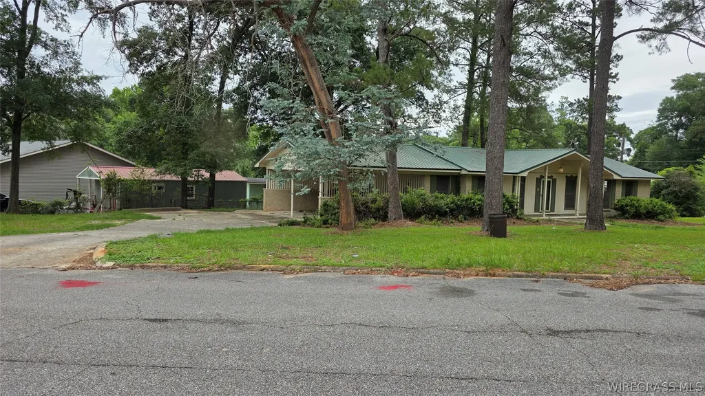 29 Woodland Court Daleville AL 36322