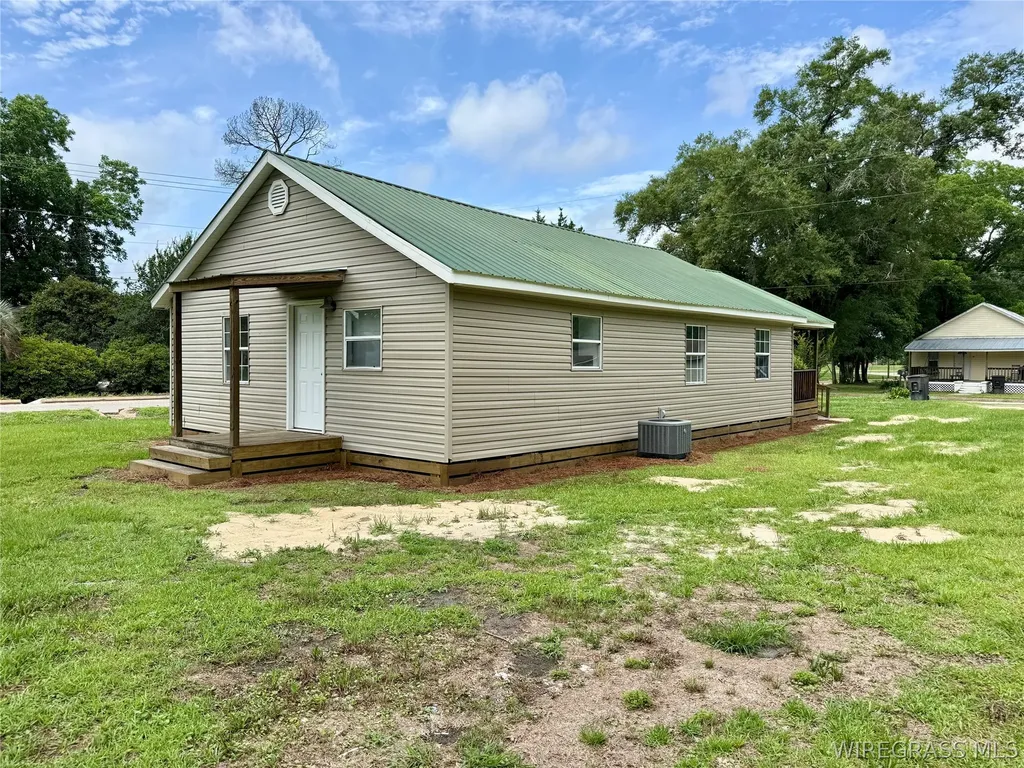200 N Pleasant Street Geneva AL 36340