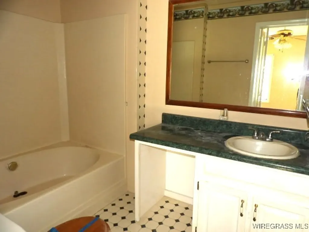 1463 N Highway 123 Hartford AL 36344