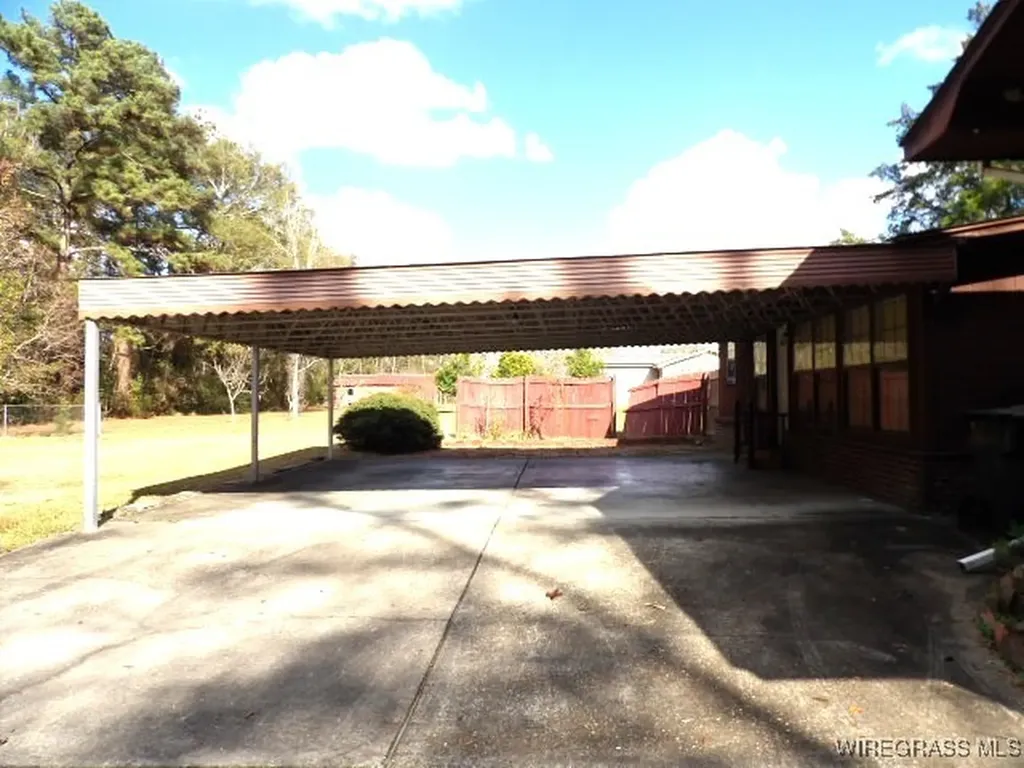 1463 N Highway 123 Hartford AL 36344