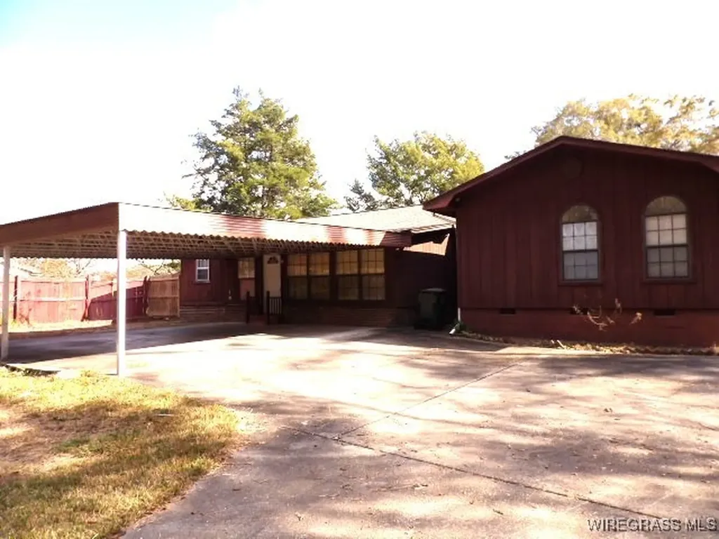 1463 N Highway 123 Hartford AL 36344