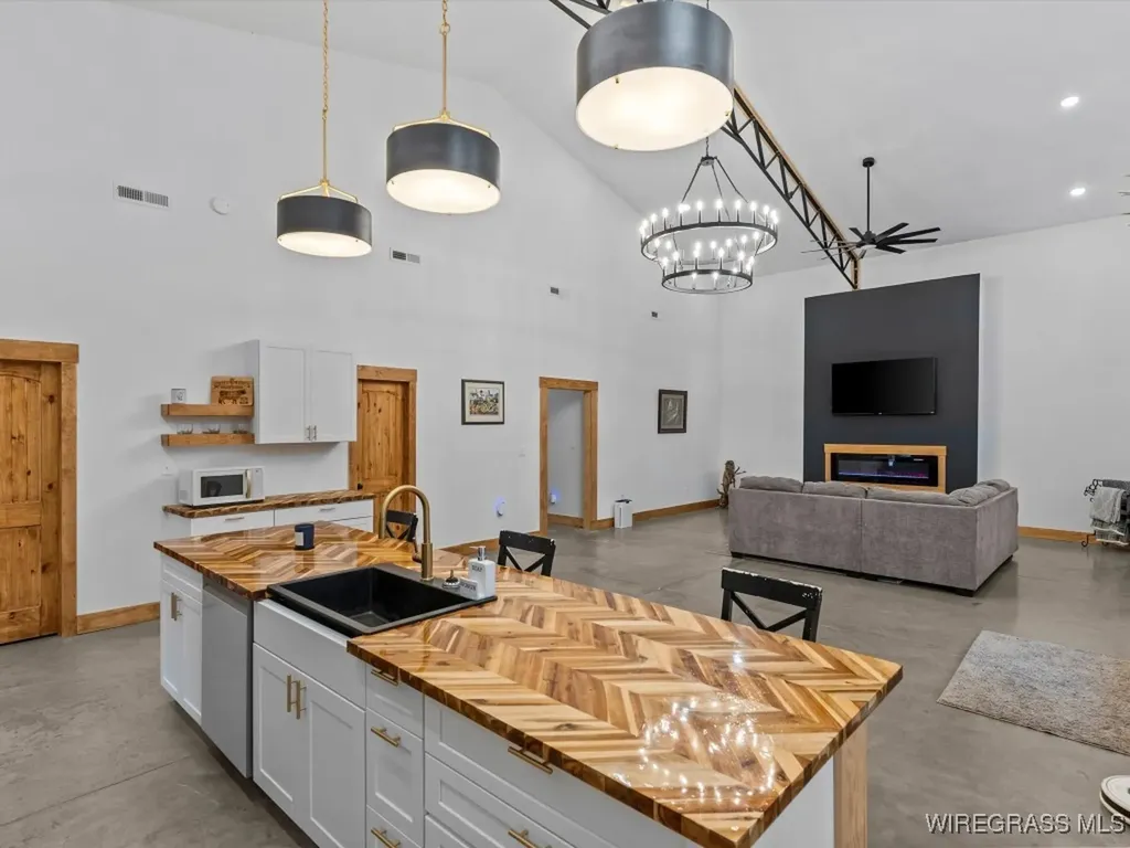 3402 N County Road 61 Hartford AL 36344