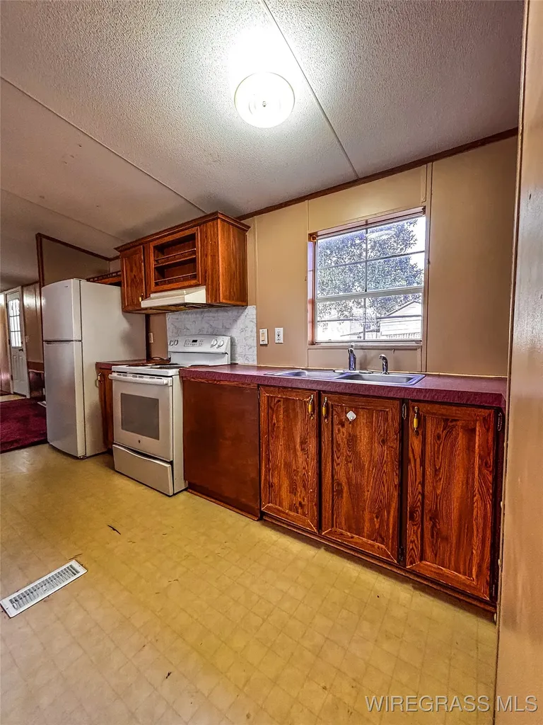 1456 W Saunders Road Dothan AL 36301