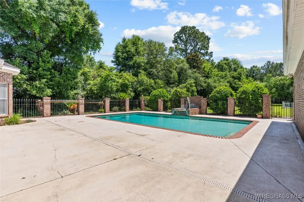 601 Edinburgh Way Dothan AL 36305