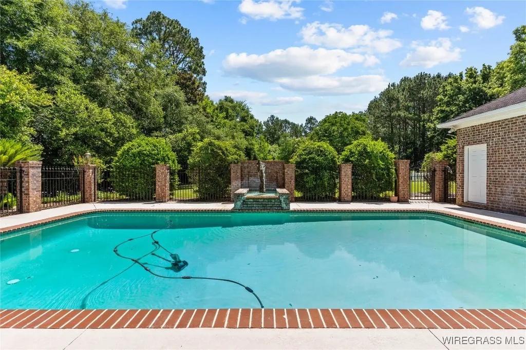 601 Edinburgh Way Dothan AL 36305