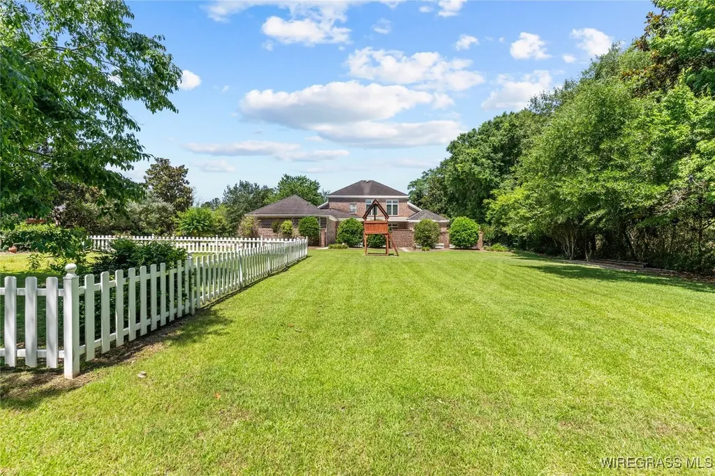 601 Edinburgh Way Dothan AL 36305