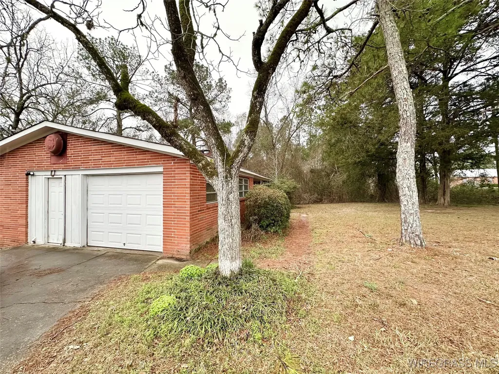 2871 Andrews Avenue Ozark AL 36360