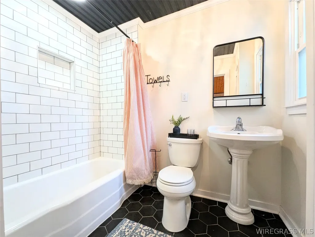 241 N Morris Street Slocomb AL 36375