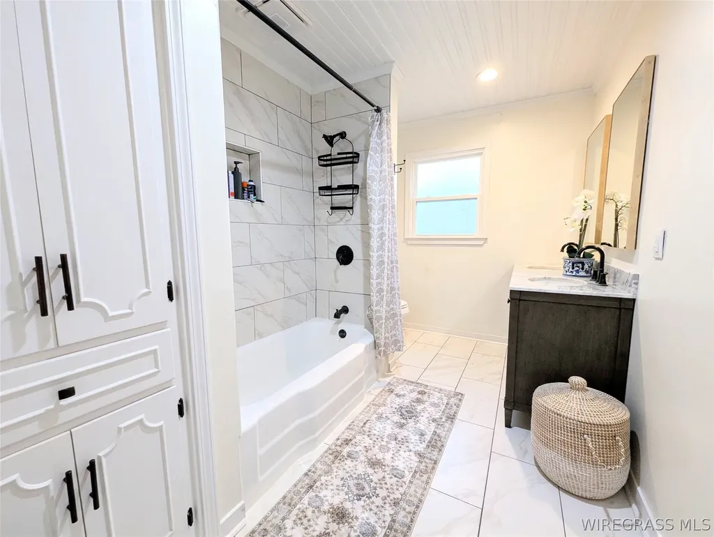 241 N Morris Street Slocomb AL 36375