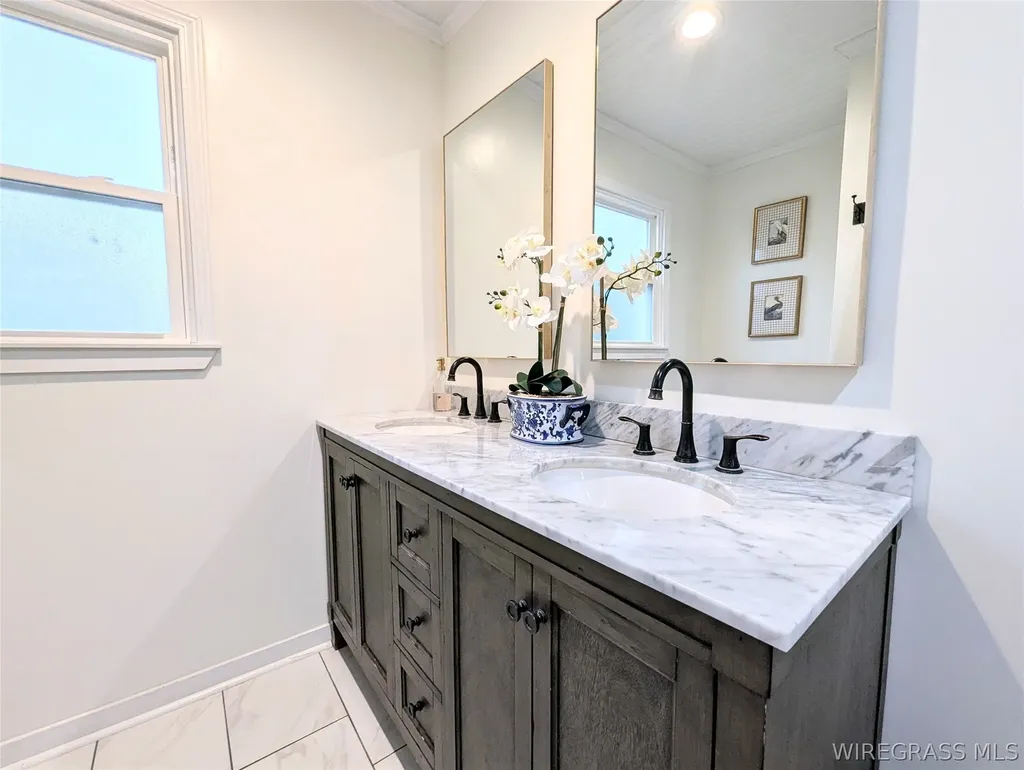 241 N Morris Street Slocomb AL 36375