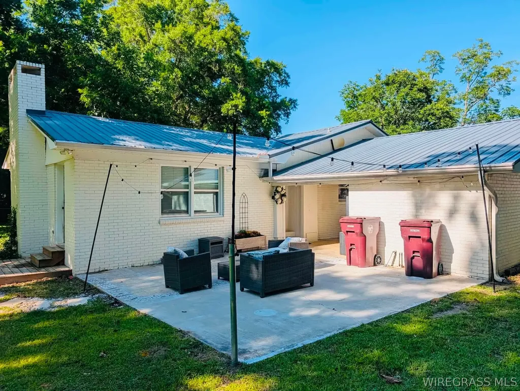 241 N Morris Street Slocomb AL 36375