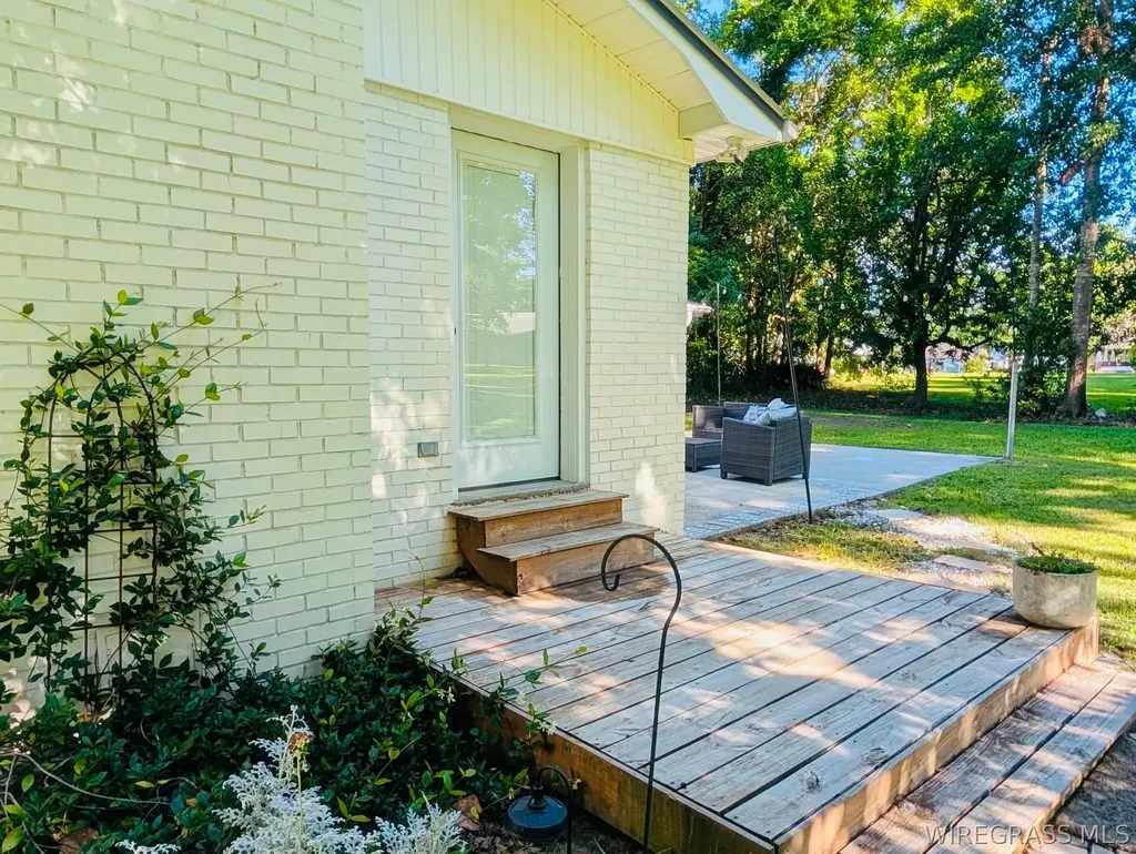 241 N Morris Street Slocomb AL 36375