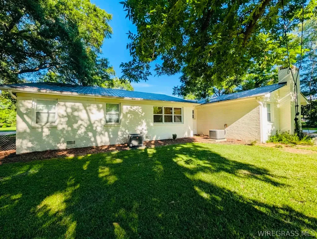 241 N Morris Street Slocomb AL 36375