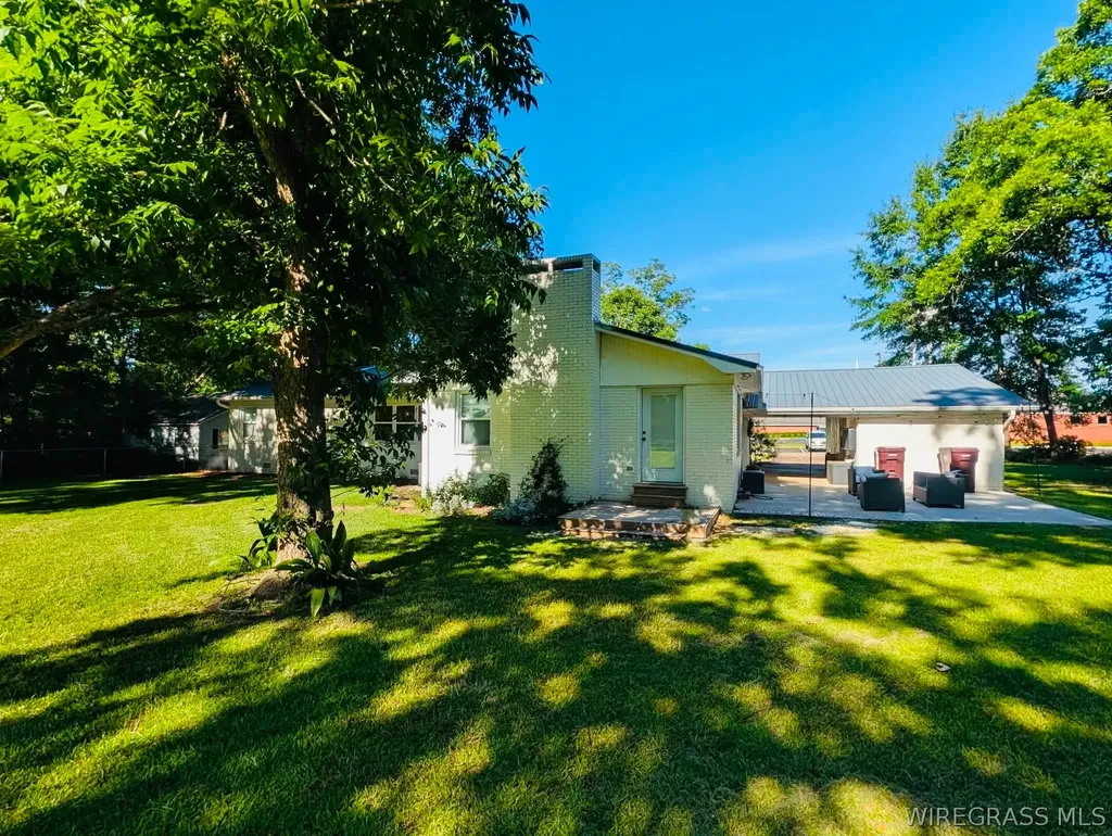 241 N Morris Street Slocomb AL 36375