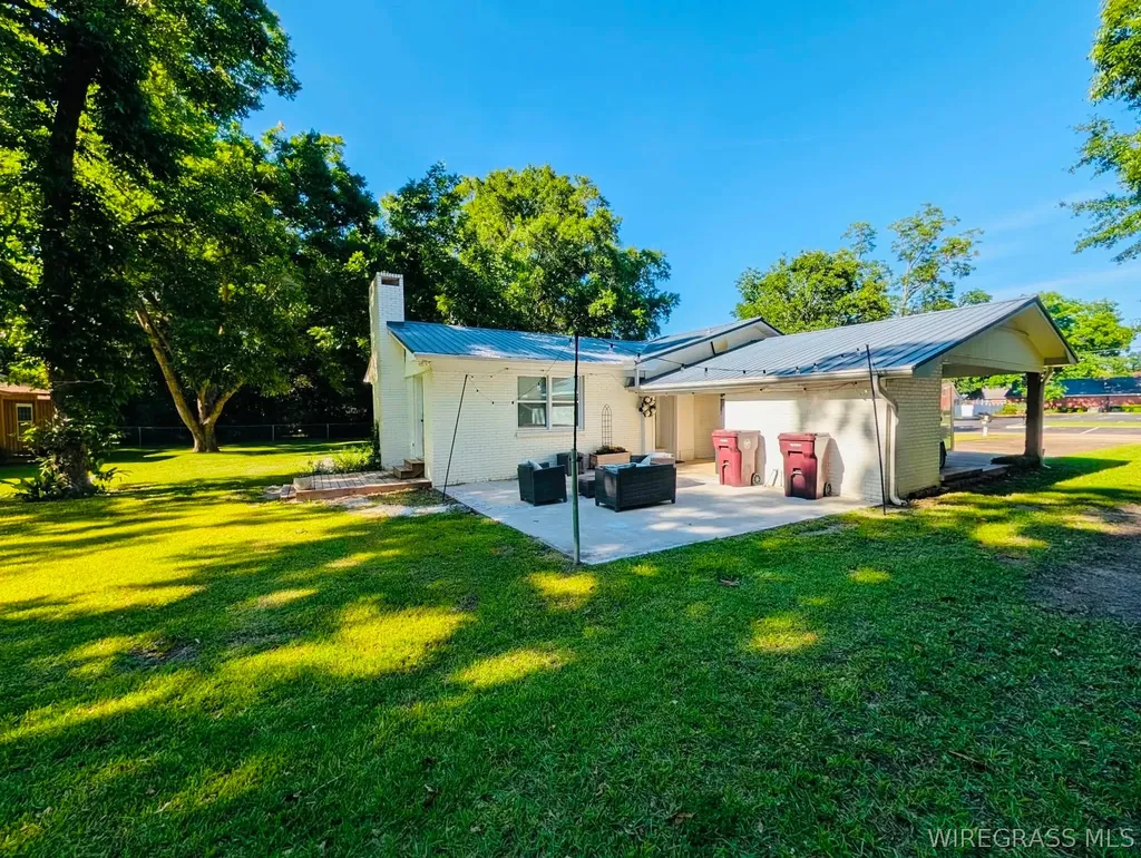 241 N Morris Street Slocomb AL 36375