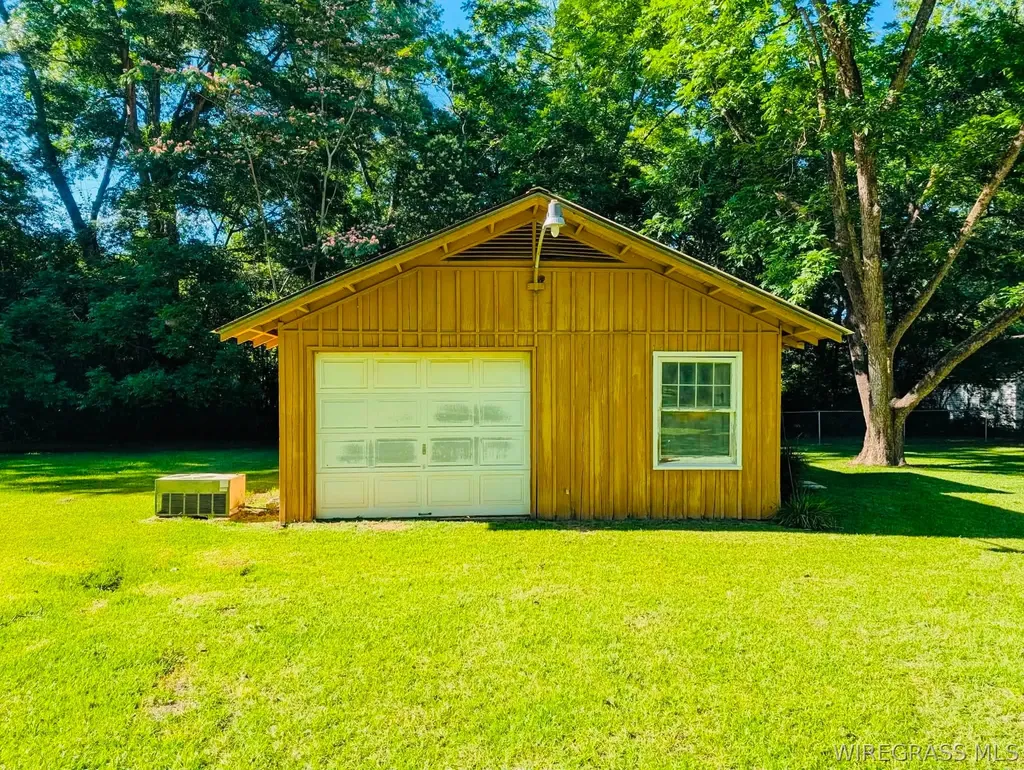 241 N Morris Street Slocomb AL 36375