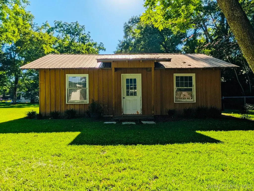 241 N Morris Street Slocomb AL 36375