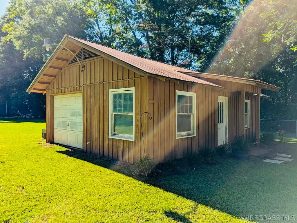 241 N Morris Street Slocomb AL 36375