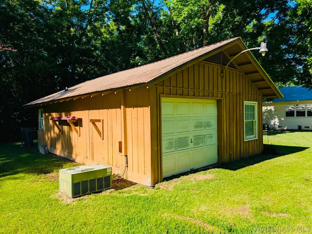 241 N Morris Street Slocomb AL 36375
