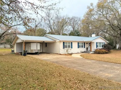 241 N Morris Street Slocomb AL 36375