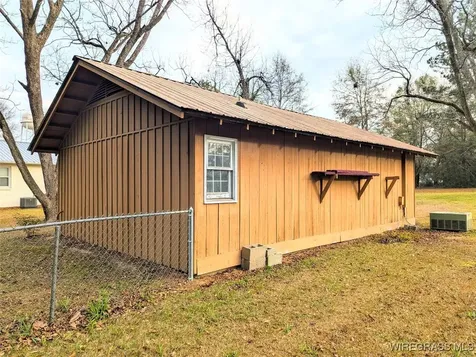 241 N Morris Street Slocomb AL 36375