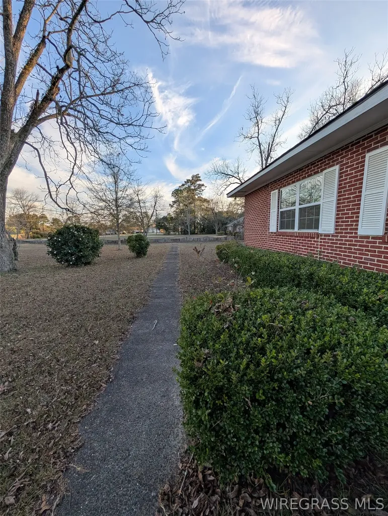 714 S Main Street Headland AL 36345