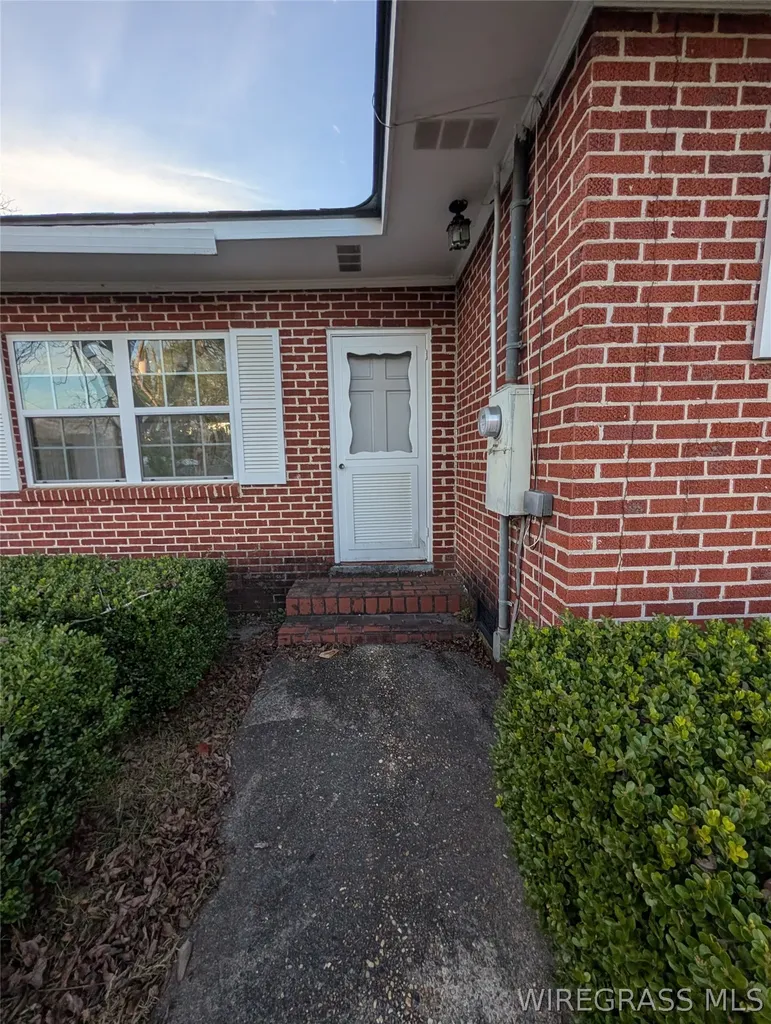 714 S Main Street Headland AL 36345