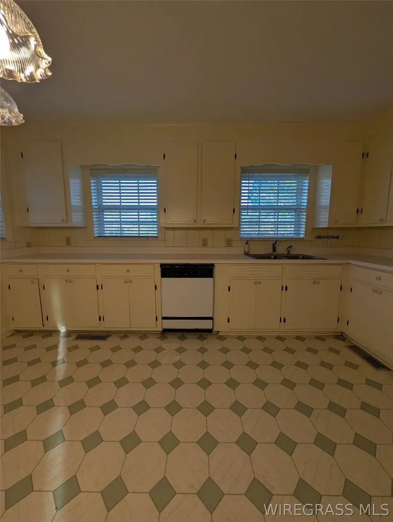 714 S Main Street Headland AL 36345