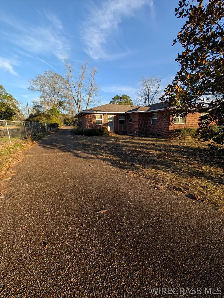 714 S Main Street Headland AL 36345