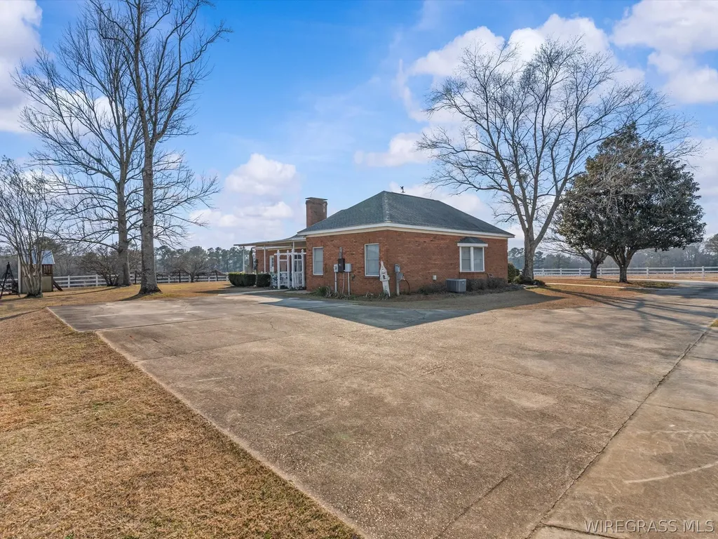 1420 County Road 41 Hartford AL 36344